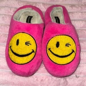 Joe boxer pink slippers